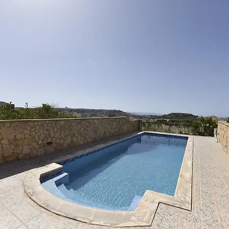 ベッド・アンド・ブレックファスト Ta' Karkar