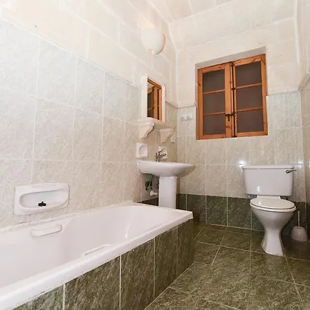 ベッド・アンド・ブレックファスト Ta' Karkar 4*