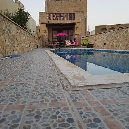 ベッド・アンド・ブレックファスト Ta' Karkar 4*