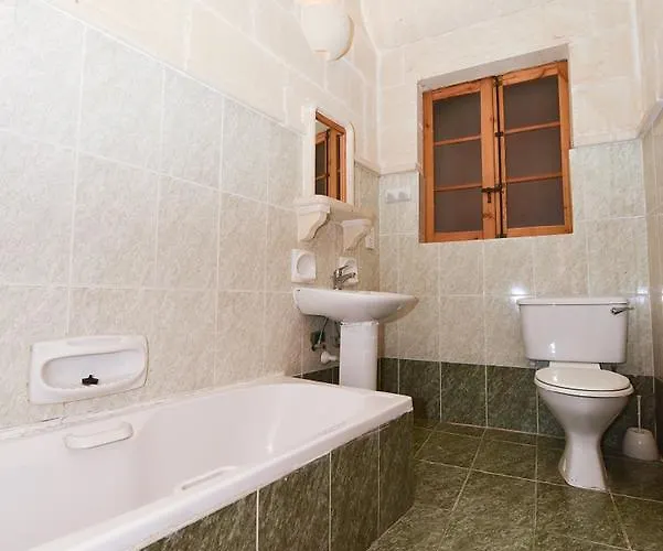 Bed & Breakfast Ta' Karkar 4*