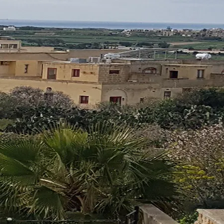 Ta' Karkar 4*