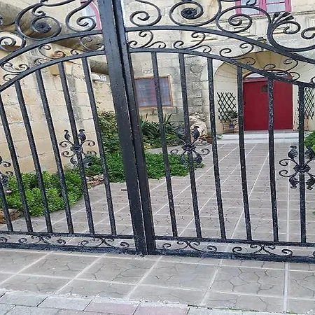Ta' Karkar Отель типа 