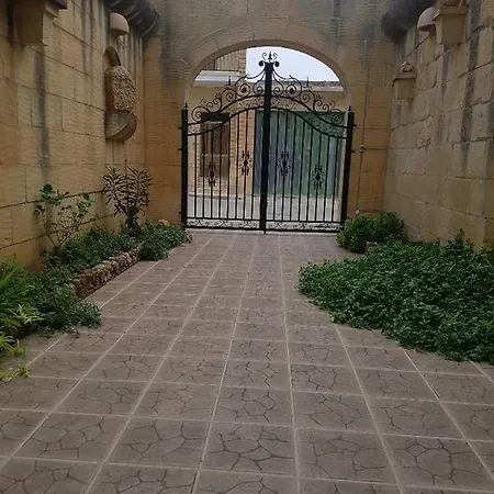 Ta' Karkar