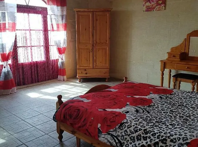 فندق مبيت وإفطار Ta' Karkar Xagħra