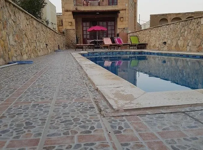 فندق مبيت وإفطار Ta' Karkar 4*