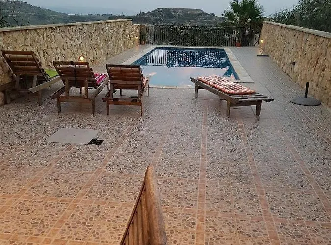 فندق مبيت وإفطار Ta' Karkar